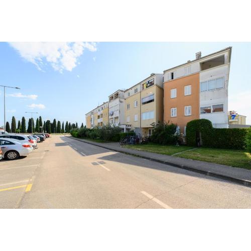 Apartment near the town center Aja