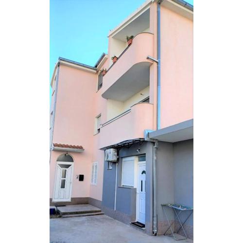 Apartment NEVA Split with free private parking space
