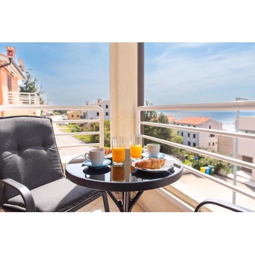 Apartment Nevera, Sea View and private parking