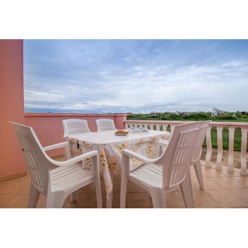 Apartment Nikol with big garden and terrace 350 meters from the sea - by TA Leut agency