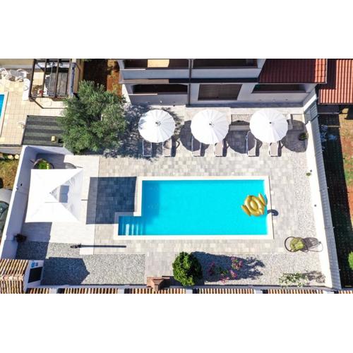 Apartment Nina with private pool