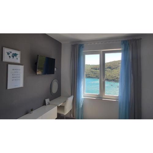 Apartment Noemi with a direct beach view