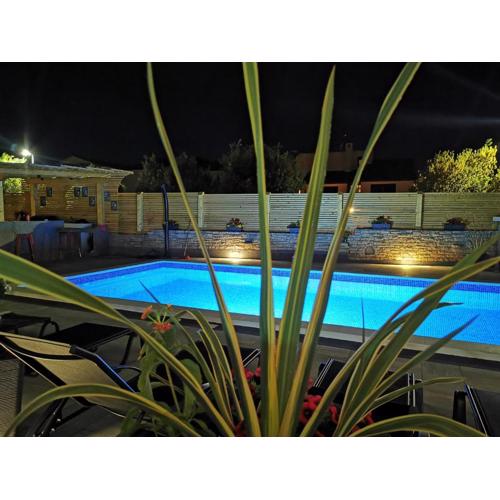 Apartment olive tree garden&poll view 4 plus 2, 130 m2 with tiki bar