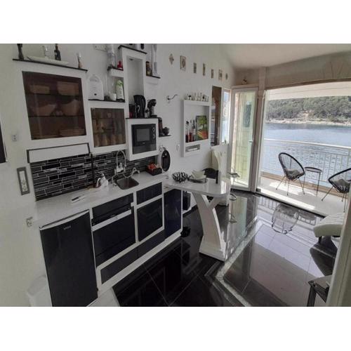 Apartment OM - One Bedroom Apartment with Balcony and Sea view