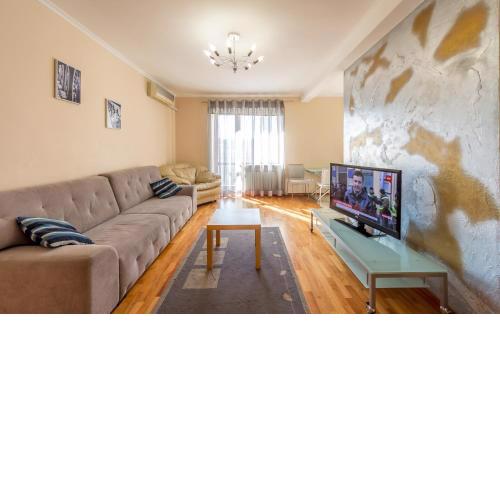 Apartment on Triokhsviatytelska