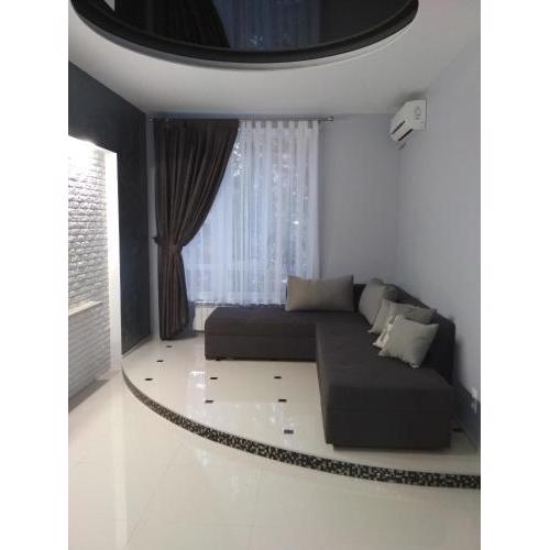Apartment on Tytova 8