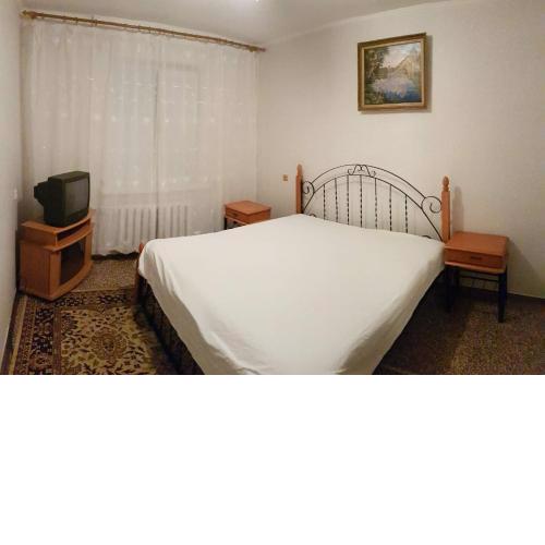 Apartment on Y. Mudroho 44