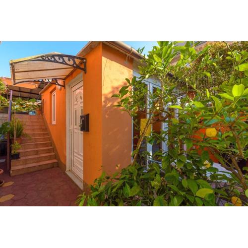Apartment Orange