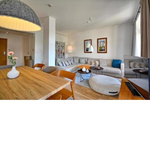 Apartment-Penthouse am Strand mit Meerblick