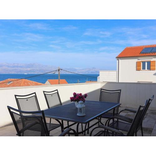 Apartment Perina - Comfort Two Bedroom Apartment with Terrace and Sea View