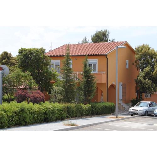 Apartment Petrcane 3300b