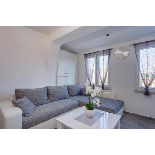 Apartment Pinija