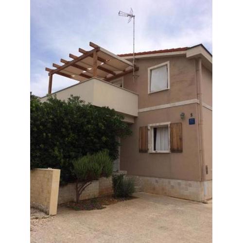 Apartment Povljana 16466b