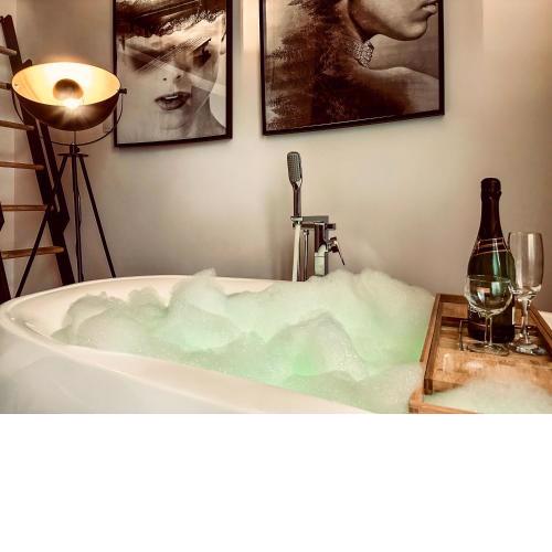 Apartment Premium Jacuzzi for couples, Old Town
