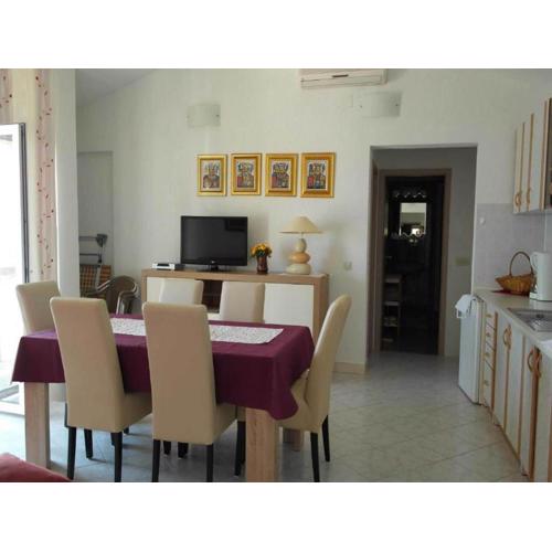 Apartment Ra i - Two-bedroom Apartment with Balcony and Sea View