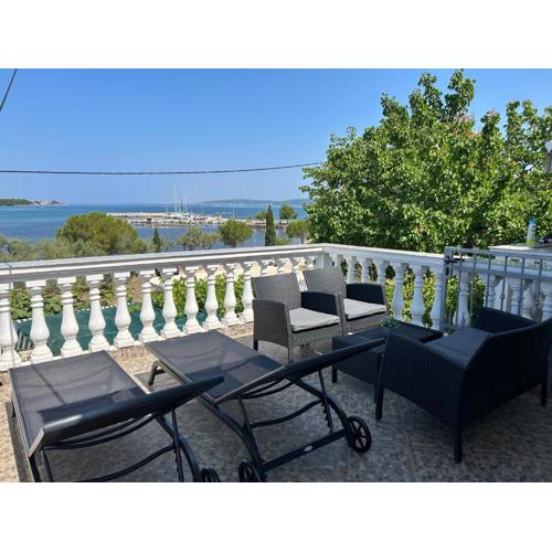 Apartment Roko (10m from the beach)