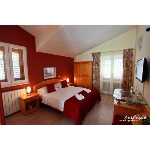 Apartment & Rooms Antonijela