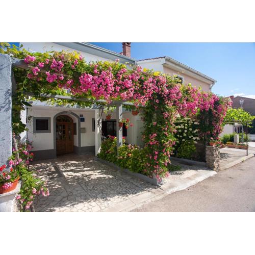 Apartment & rooms Ivica