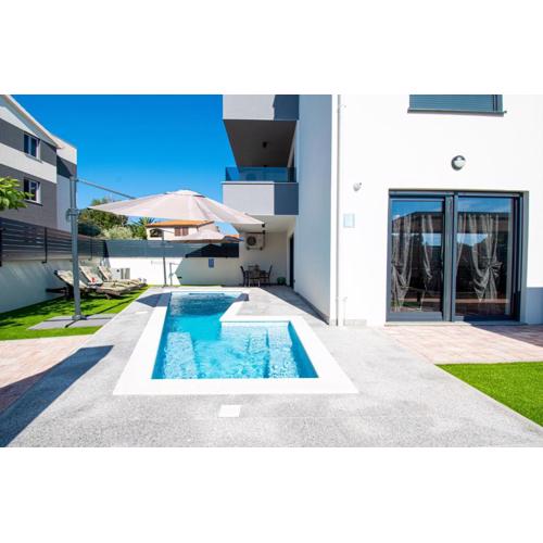 Apartment Rose with a pool in Medulin