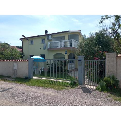 Apartment Ruža in a quiet location near the forest