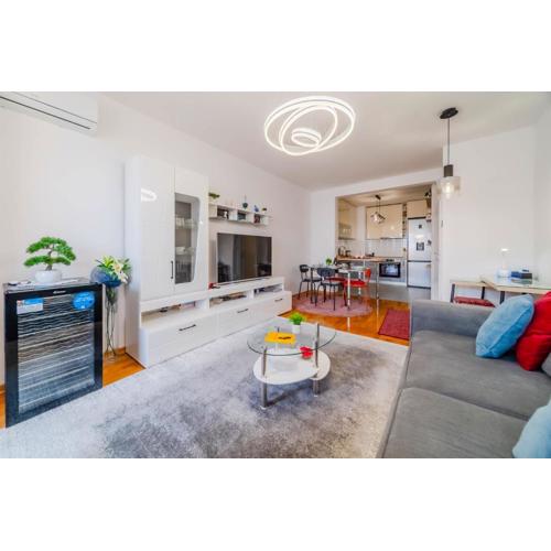 Apartment Saga With Terrace And Parking - Happy Rentals