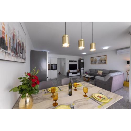 Apartment Shine