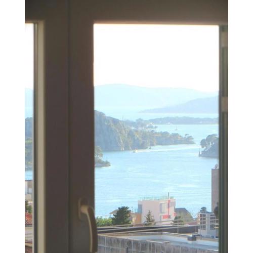 Apartment Simaris - spacious with terrace and sea view