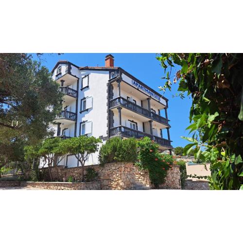 Apartment ŠTIZ by the sea with an organized beach