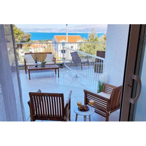 Apartment Sunflower - Two bedroom apartment with Terrace and Sea View
