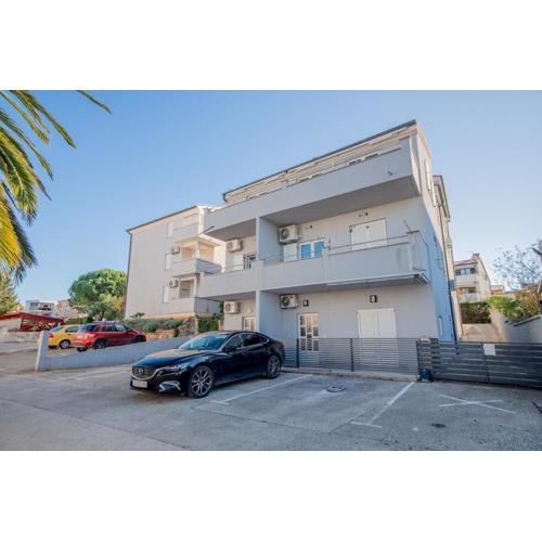 Apartment Sunshine 80 m from Beach