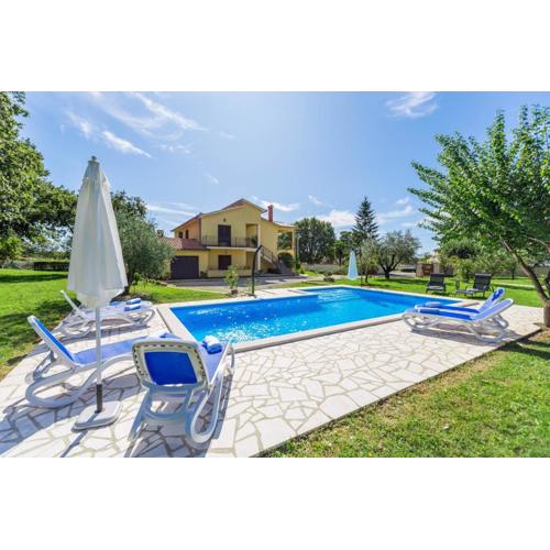 Apartment Susnjici 2 with Pool, Children Playground and Terrace