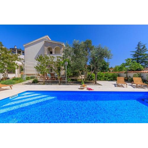 Apartment Tea with private pool