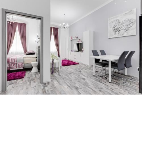 Apartment Thunovská 10
