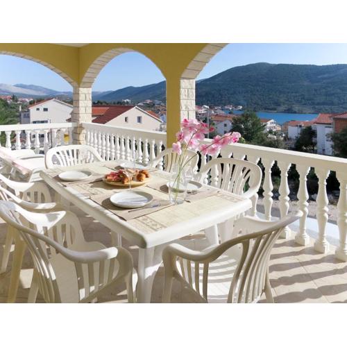 Apartment Toni-3 by Interhome