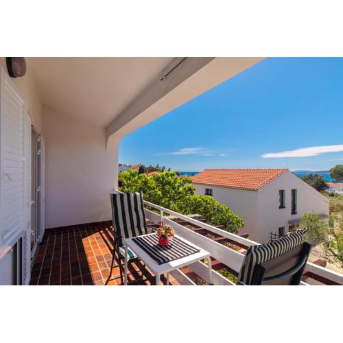 Apartment Tonka *balcony & partial seaview!