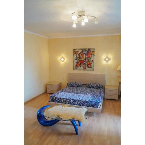 Apartment Triokhsviatytelskaya Street 3