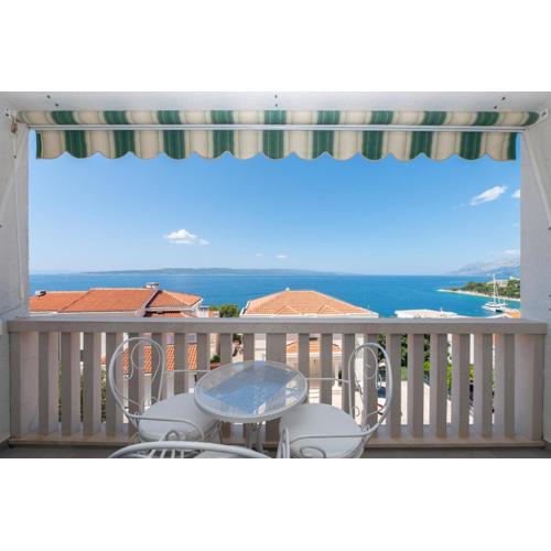 Apartment Vera i Ćiro Novak, sea view and free parking