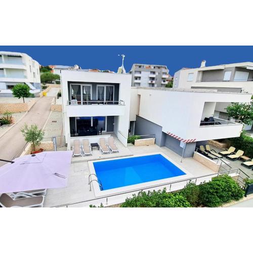 Apartment Villa Lumada with Pool