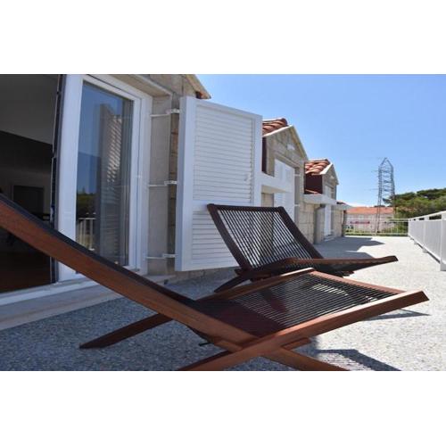 Apartment Viva - Three Bedroom Apartment with Balcony and Sea View