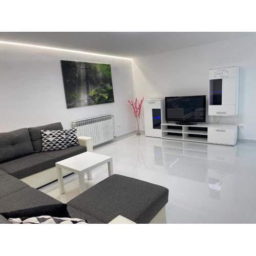 Apartment White Zagreb - private parking&garage