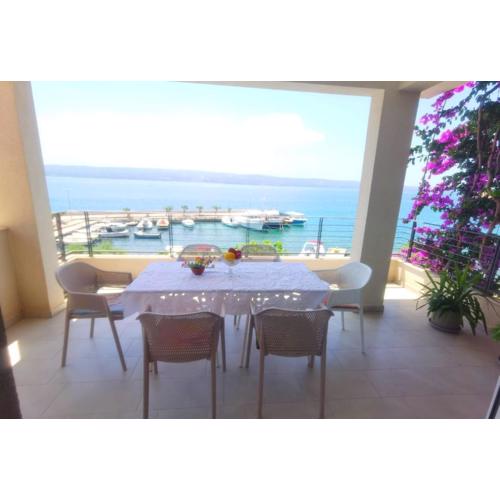 Apartment with a sea View No 15, first row by the sea, Beach house Ana
