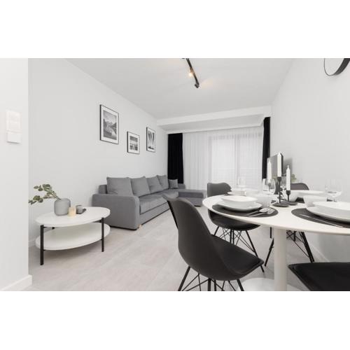 Apartment with Balcony by the Park in Łódź by Renters Prestige