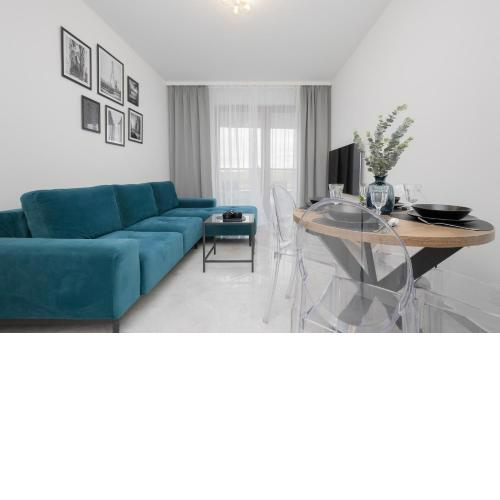 Apartment with Balcony & Parking in Warsaw by Noclegi Renters