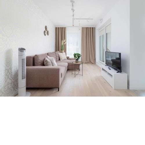 Apartment with Balcony & Parking Mogilska by Renters Prestige