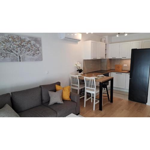 Apartment with garden and FREE PRIVATE PARKING