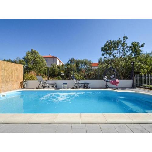 Apartment with heated pool and sea view