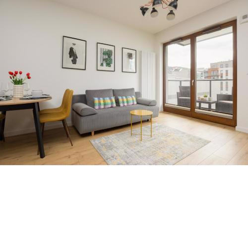 Apartment with Parking and Balcony in Mokotów by Noclegi Renters