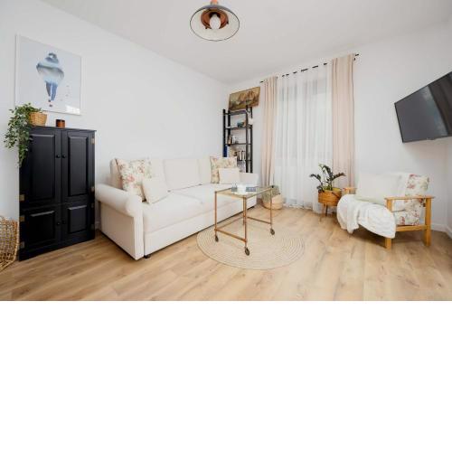 Apartment with Parking and Garden near the PGE Stadium in Warsaw by Noclegi Renters