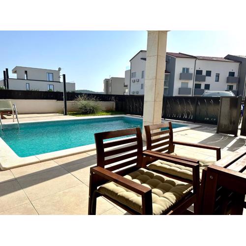 Apartment with pool Mukalba