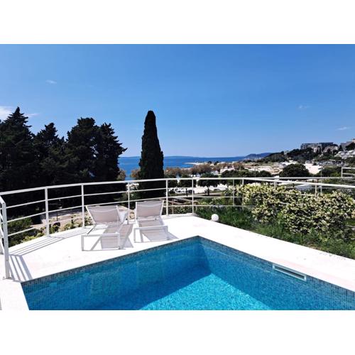 Apartment with private pool